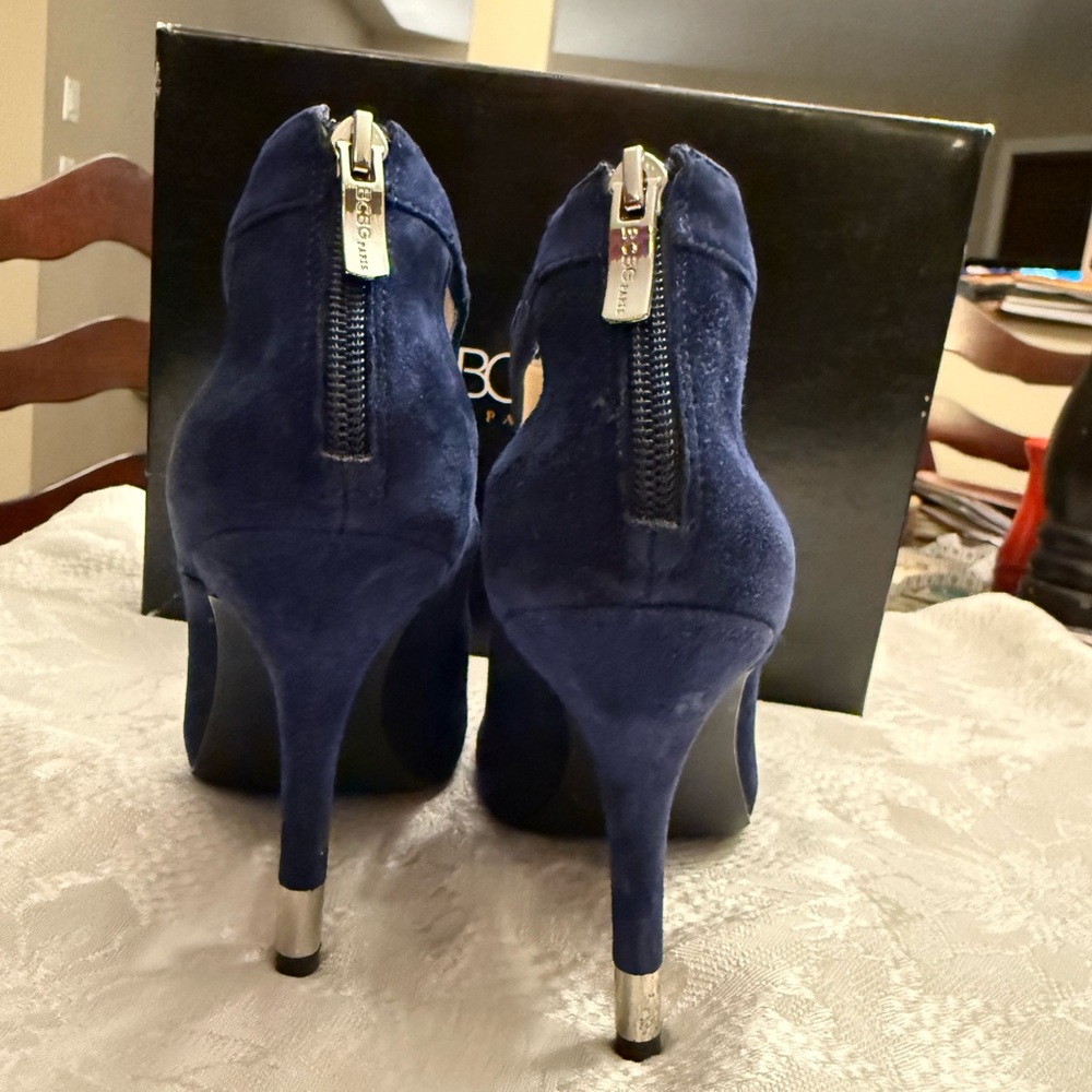 Blue suede peep toe booties - Picture 9 of 15
